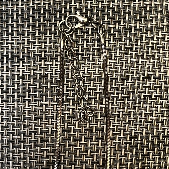 Sparkly Gunmetal Silver-tone Leaf Pendant and Necklace - Picture 6 of 10